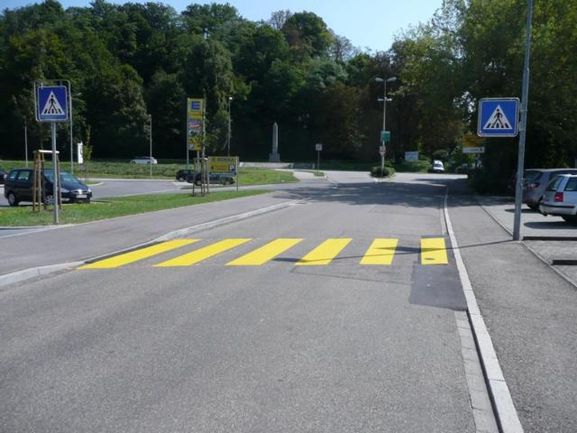 Zebrastreifen beim Edeka-Markt